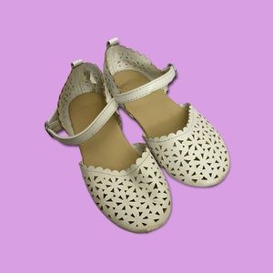 Gymboree flats with straps